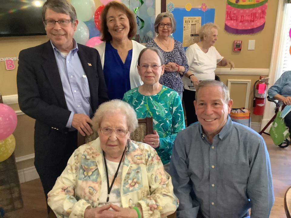 Tiddle with family, from left, David Thomas, Eve Respess, Cindy Shelton and Ken Thomas