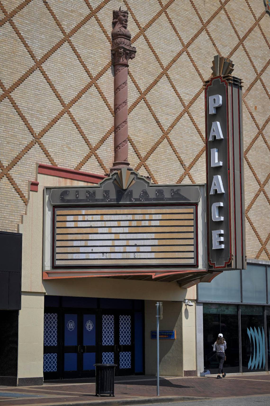 The Cinemark Palace at the Plaza closed in May 2019 and has remained empty since. Tammy Ljungblad/tljungblad@kcstar.com