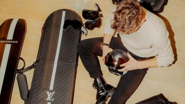 Nice Kicks on X: Shaun White honors the late Virgil Abloh with a custom  @LouisVuitton snowboard case at the Winter #Olympics   / X