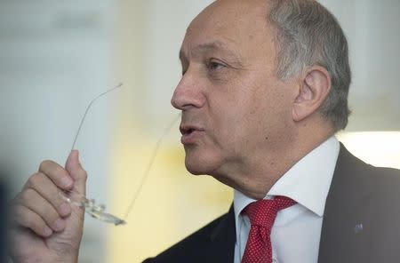 French Foreign Minister Laurent Fabius briefs French journalists at Palais Coburg, the venue for nuclear talks in Vienna, Austria July 14, 2015. REUTERS/Joe Klamar/Pool