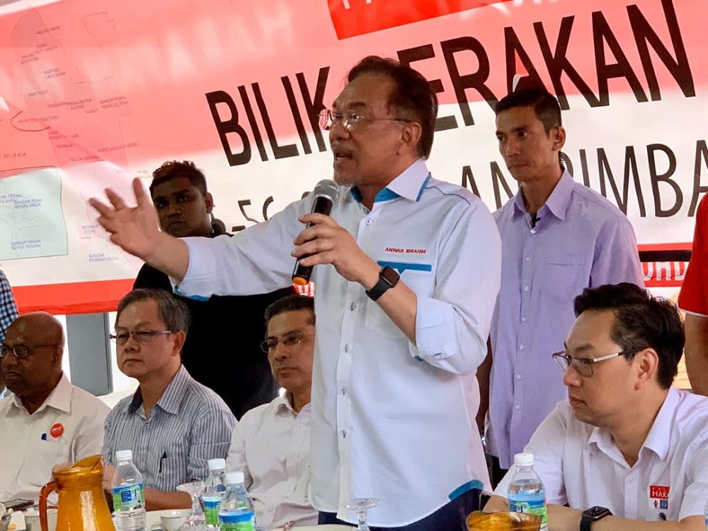 PKR president Datuk Seri Anwar Ibrahim said the battle for Pakatan Harapan to clinch Tanjung Piai was a difficult one with the campaign against the Opposition being closely fought. — Picture by Ben Tan