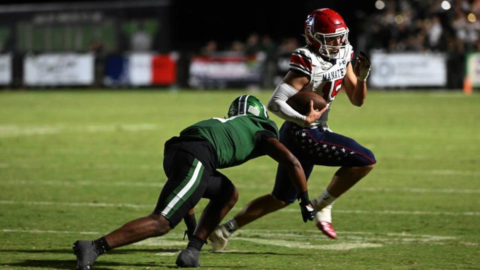 Manatee High’s Andrew Heidel runs the ball against Venice on Friday, Oct. 6, 2023.