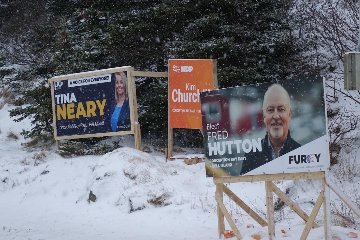 Winter weather has caused a hiccup in the Conception Bay East-Bell Island byelection, moving voting back a day to Tuesday. (Patrick Butler/Radio-Canada - image credit)