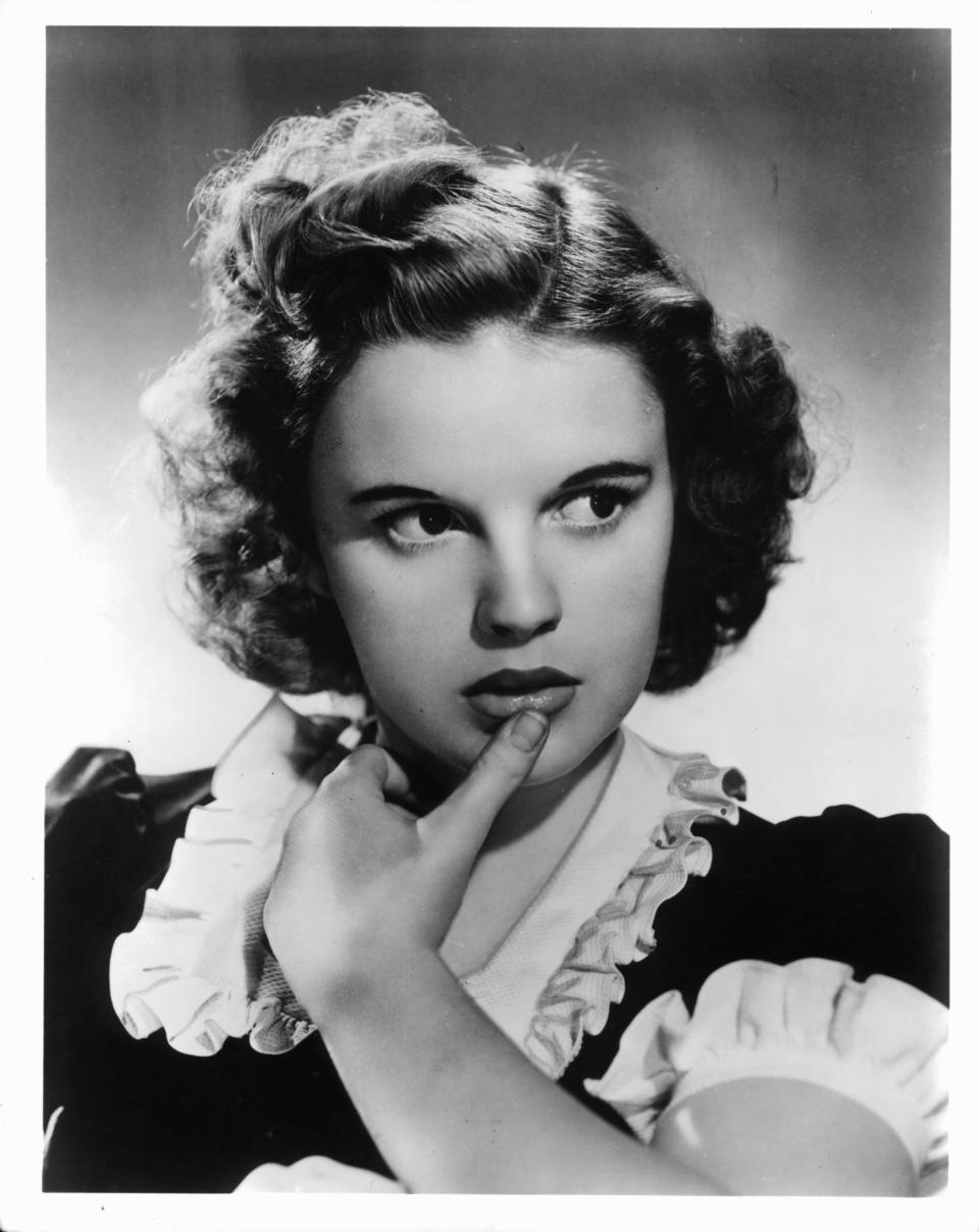 40 Rare Photos of Judy Garland Through the Years, Including Her Early Career