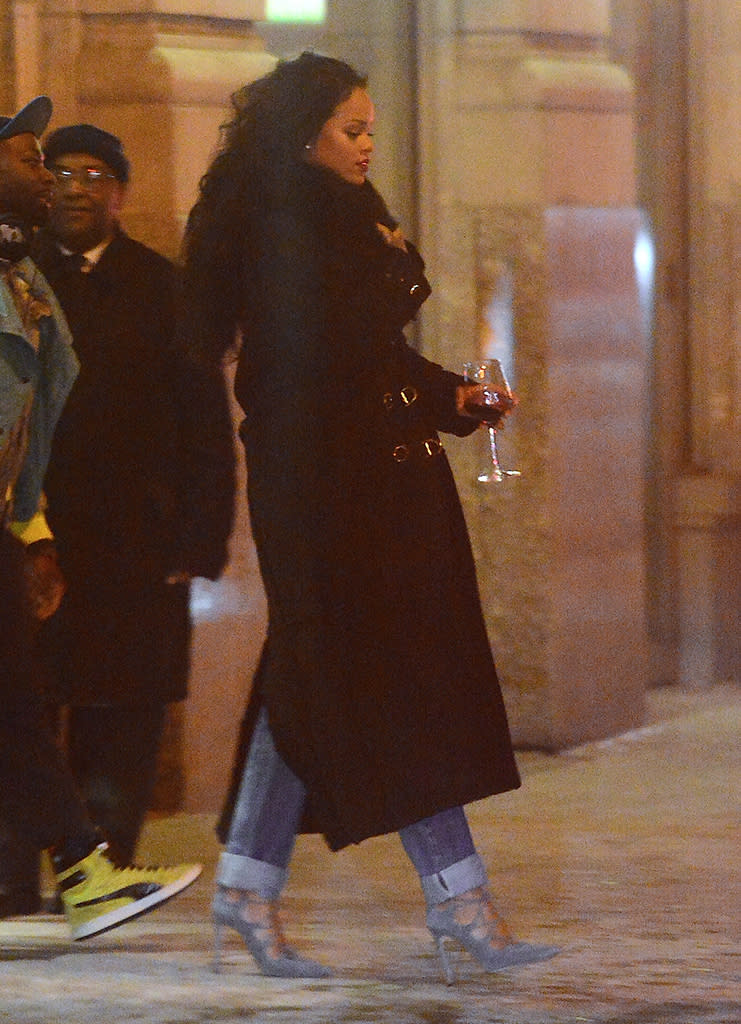 Rihanna leaving her NYC apartment on the way to Madison Square Garden for the first Roc Nation Boxing event. (Photo: Splash News)