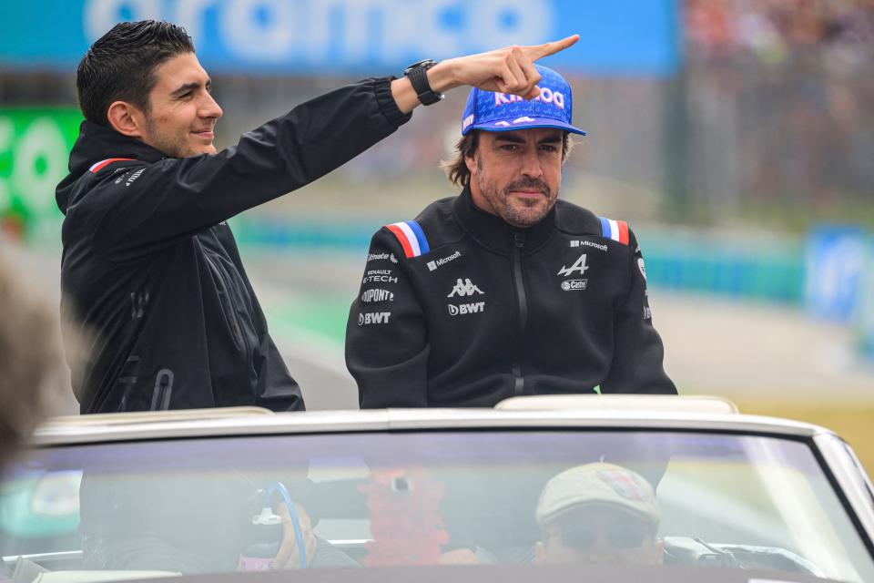 Esteban Ocon y Fernando Alonso. (Foto: Jure Makovec / AFP / Getty Images).