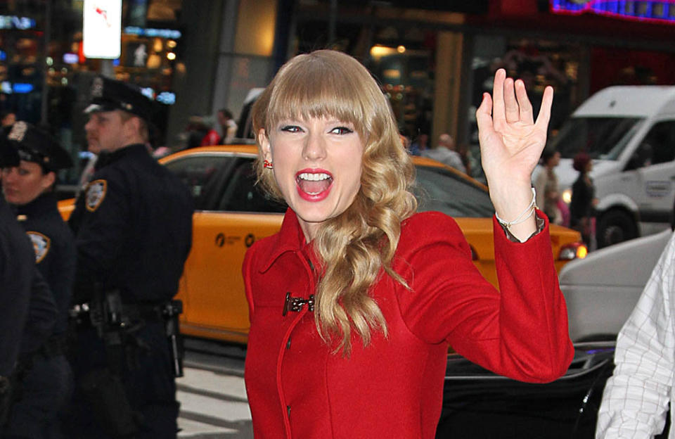Taylor Swift est apparue dans le film "Hannah Montana" le temps d'une chanson interprétée sur la scène d'une petite fête locale. Le morceau "Crazier" figure également sur la bande originale du long-métrage.