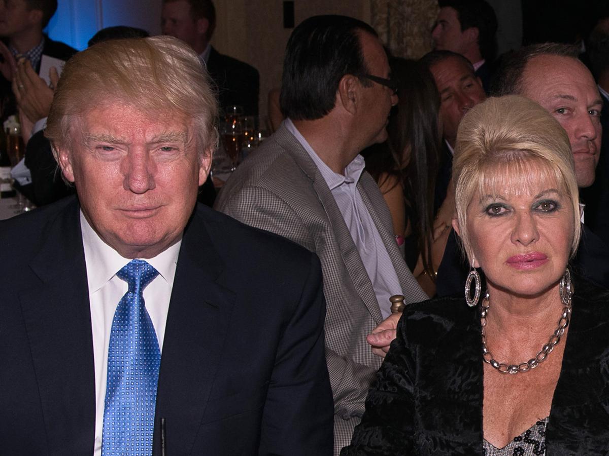 Rapport: Donald Trump heeft het graf van ex-Ivana Trump op de golfbaan van Bedminster niet opgeknapt, nu overspoeld door een slordige wirwar van onkruid