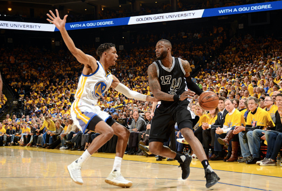 Jonathon Simmons durante un juego ante Golden State Warriors en el Oracle Arena. Foto: Getty Images.