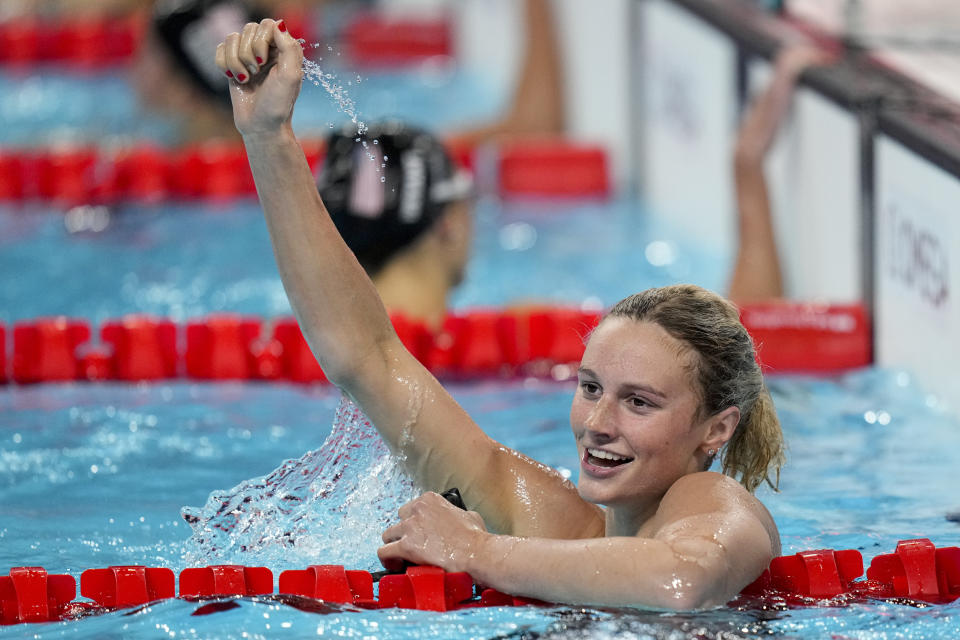 Unflappable Canadian teen Summer McIntosh has 2 Olympic swimming medals