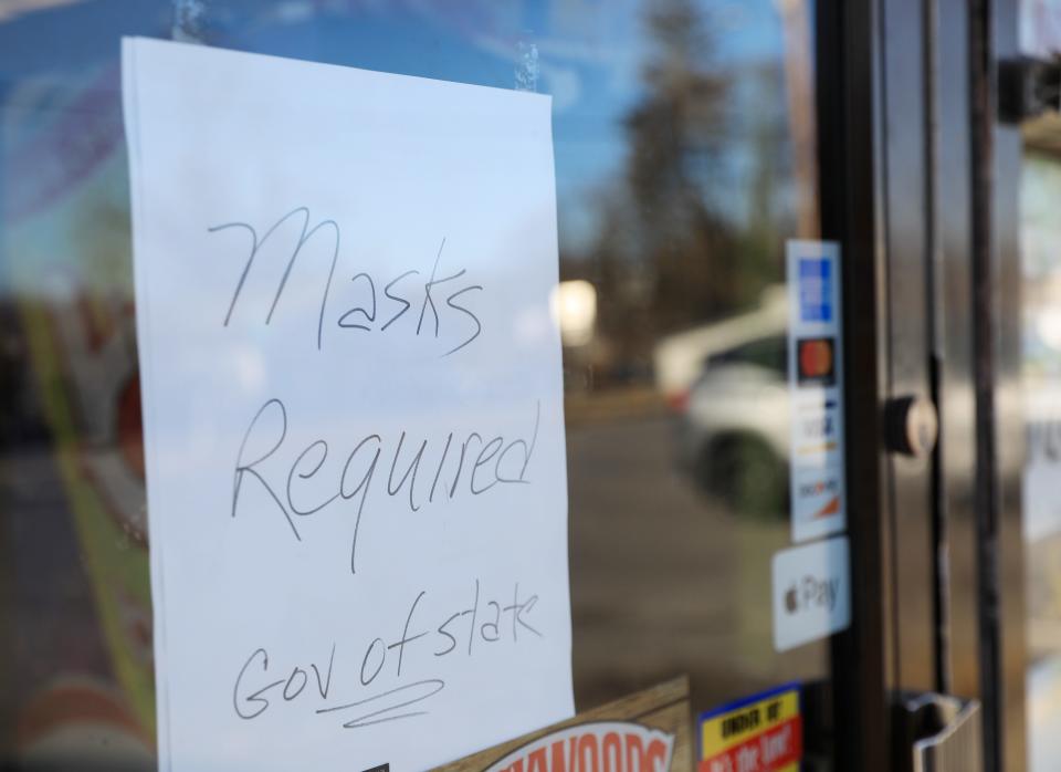 A sign on the door at the Hughsonville Mart informing customers of the New York State mask mandate on December 13, 2021.