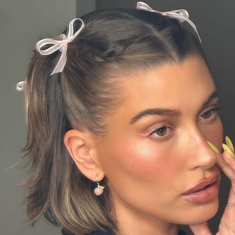 <p><a href="https://www.instagram.com/haileybieber/" data-component="link" data-source="inlineLink" data-type="externalLink" data-ordinal="1">@haileybieber</a> / instagram</p>