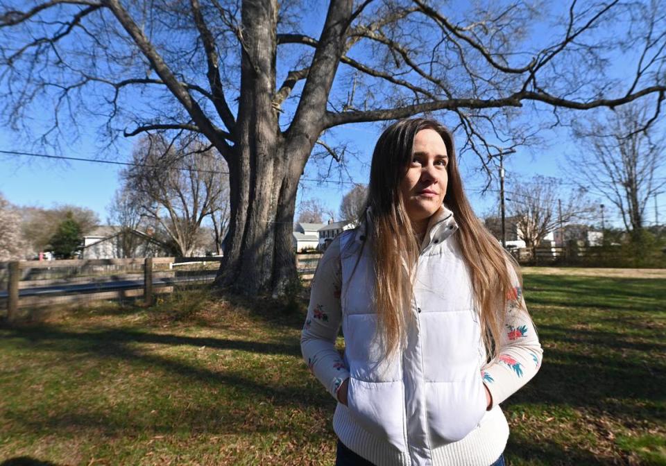 Amanda Davis, who owns the property that hosts the willow oak, said tearing it down goes against the city’s goal of growing its canopy.