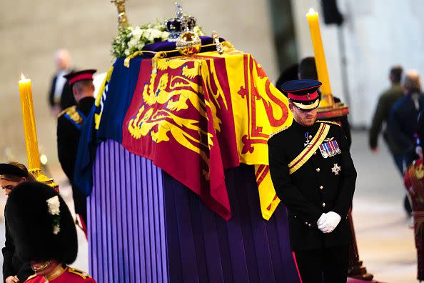 LONDON, ENGLAND - SEPTEMBER 17: Prince Harry, Duke of Sussex and Princess Beatrice of York hold a vigil in honour of Queen Elizabeth II at Westminster Hall on September 17, 2022 in London, England. Queen Elizabeth II's grandchildren mount a family vigil over her coffin lying in state in Westminster Hall. Queen Elizabeth II died at Balmoral Castle in Scotland on September 8, 2022, and is succeeded by her eldest son, King Charles III. (Photo by Aaron Chown-WPA Pool/Getty Images)