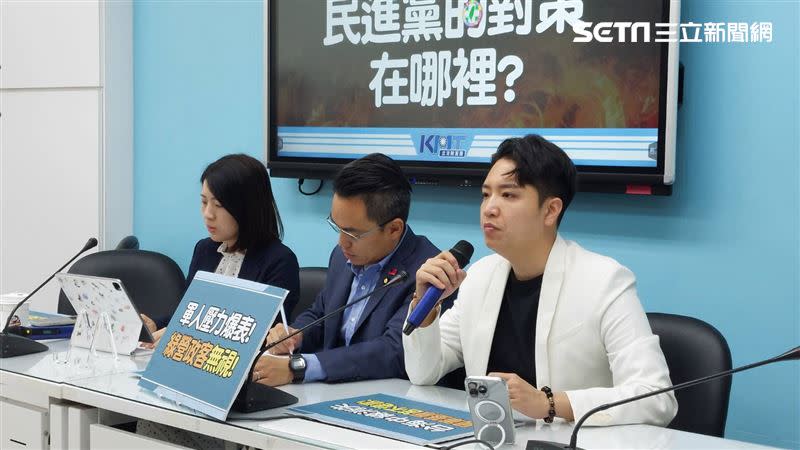 國民黨團「緩和緊張的兩岸關係 民進黨的對策在哪裡?」記者會，書記長洪孟楷(中)、副書記長徐巧芯(左)，藍委羅廷瑋(右)出席。(圖/記者陳怡潔攝影)