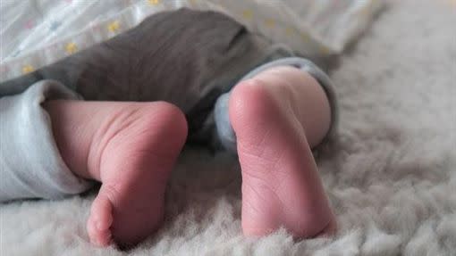 只要新生兒出生48小時採取微量腳跟血，就可以完成21項新生兒篩檢。（圖／翻攝自pixabay）