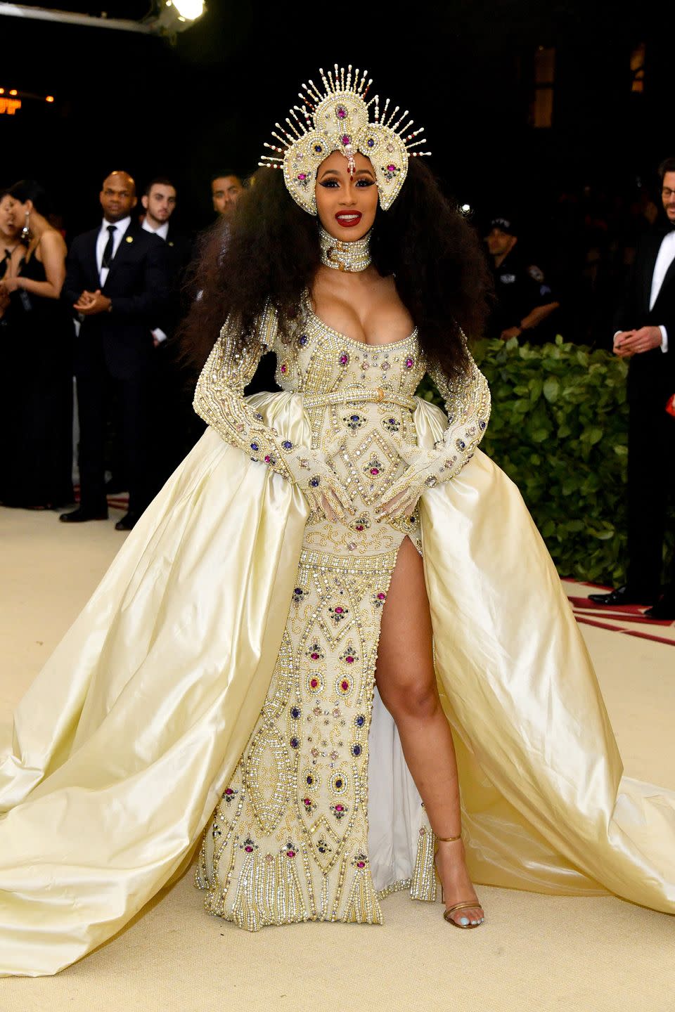 heavenly bodies fashion the catholic imagination costume institute gala