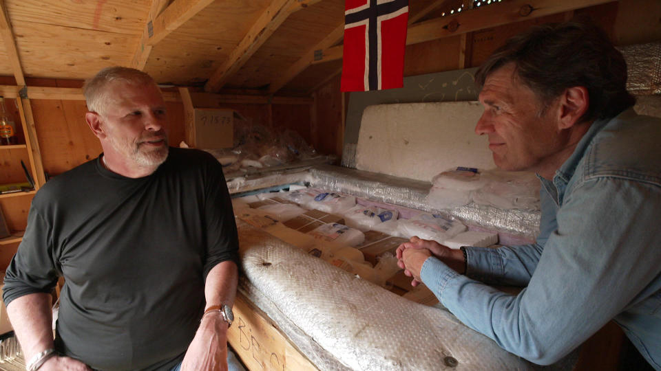Brad Whickham (pictured with correspondent Lee Cowan) has been assisting in keeping the remains of Bredo Morstøl on ice during Morstøl's residency in a backyard shed. / Credit: CBS News