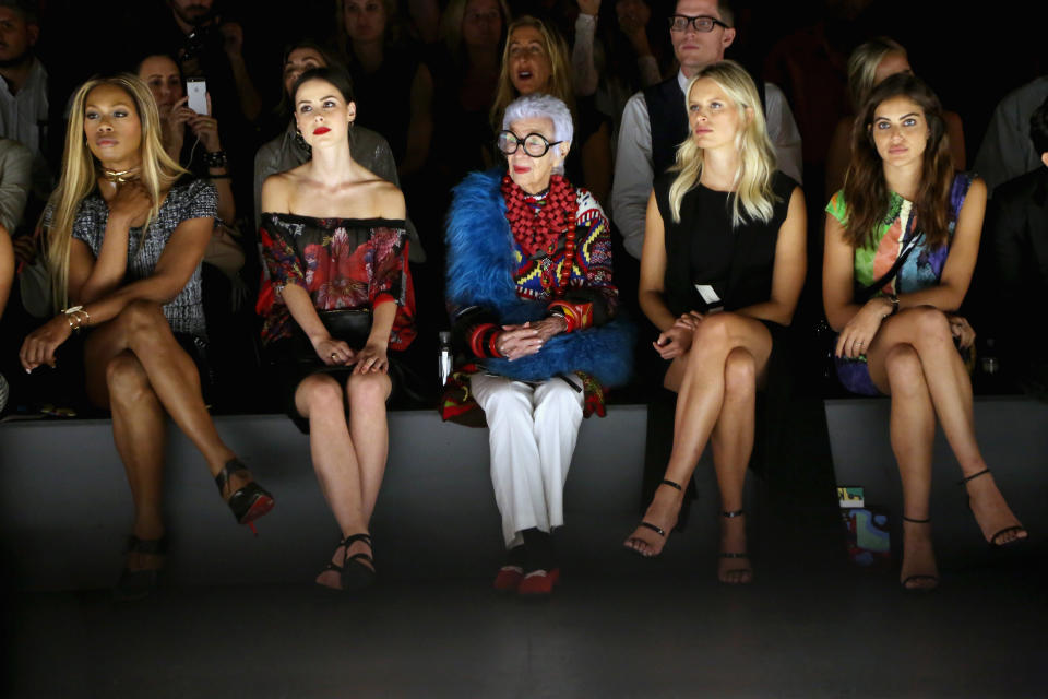 Mit ihren 97 Jahren ist Iris Apfel eine der schillerndsten Persönlichkeiten des Mode-Business. (Bild: Getty Images)