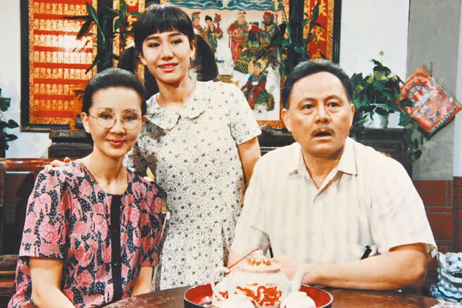 馬之秦（左）1988年曾演出中視的電視劇《母親我愛妳》。（資料照片）