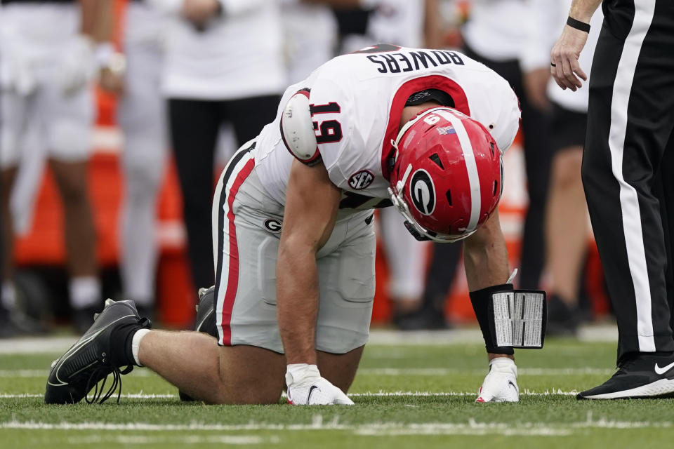 Georgia tight end Brock Bowers kneels on the turf after being injured in the first half of an NCAA college football game against Vanderbilt, Saturday, Oct. 14, 2023, in Nashville, Tenn. (AP Photo/George Walker IV)