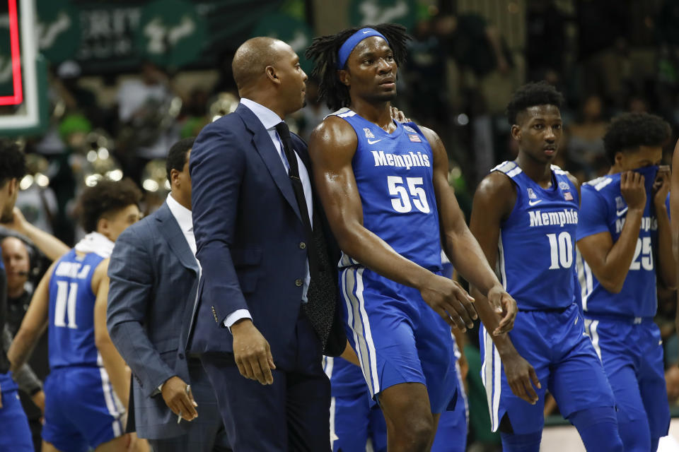  Memphis Tigers head coach Penny Hardaway talks to Memphis Tigers forward Precious Achiuwa (55) at the end of the 1st half of the college basketball game between the Memphis Tigers and South Florida Bulls.