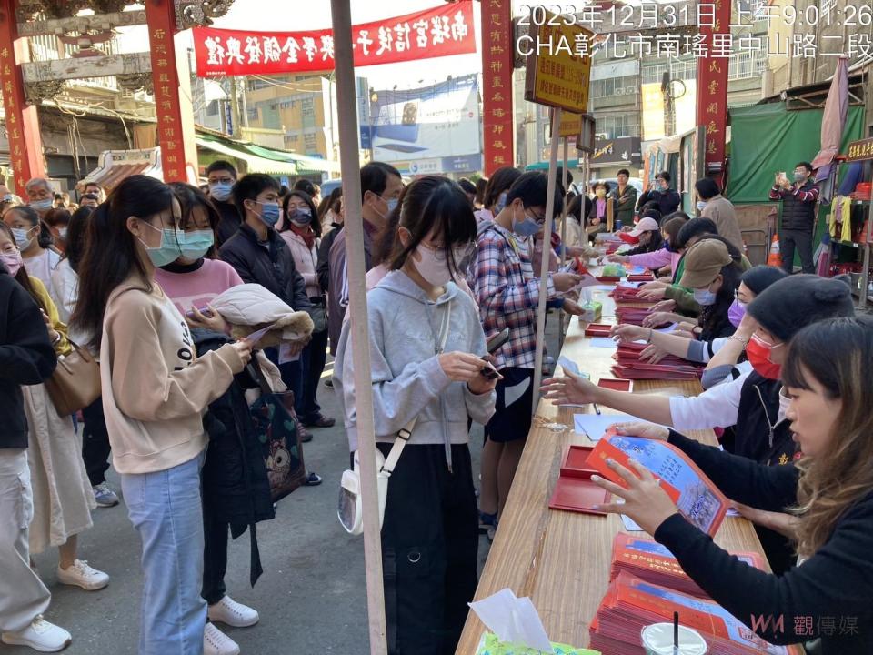 ▲彰化市南瑤宮媽祖信徒子女獎學金頒發，有904名學生獲得殊榮，彰化市市長兼南瑤宮管理人林世賢向獲獎學子表示祝賀與勉勵。（圖／記者陳雅芳攝）