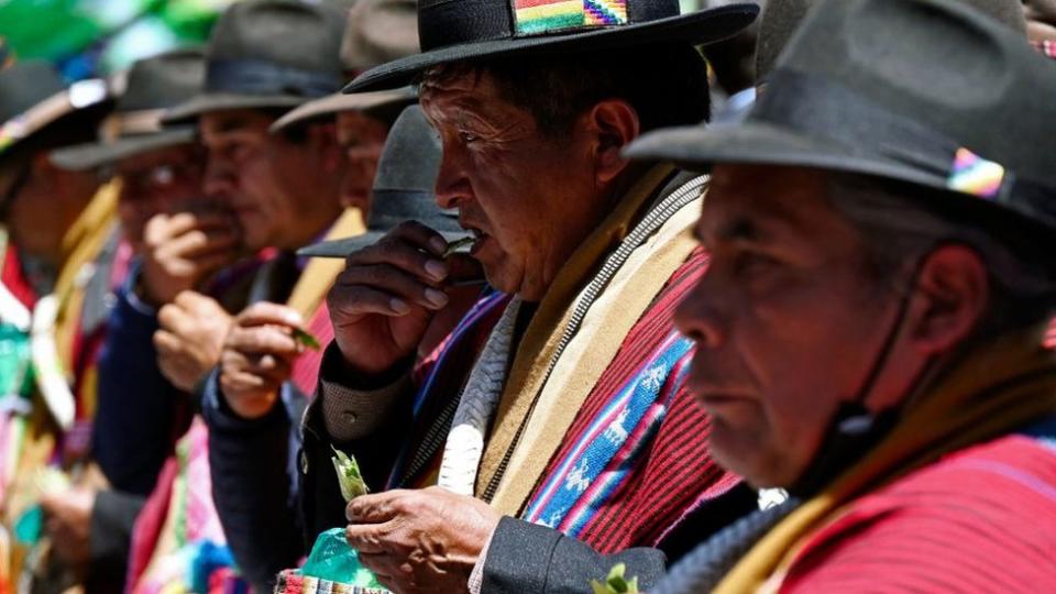 Ponchos rojos bolivianos.,