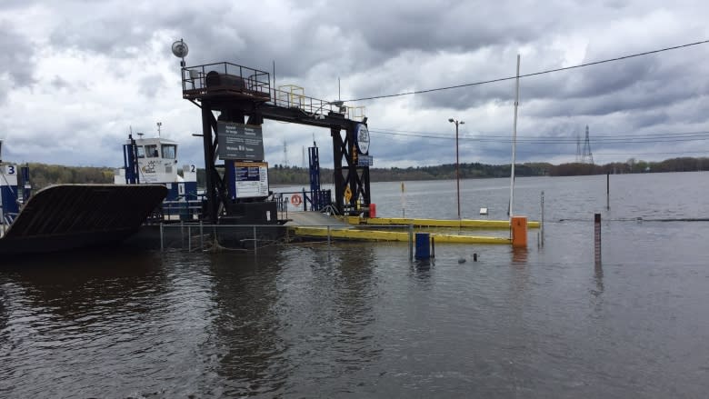 Ferry from Cumberland to Masson-Angers reopens as flood retreats in east Ottawa