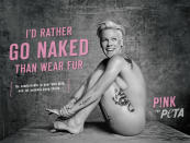 Auch US-Rockpop-Röhre Pink engagiert sich – hier mit einem unwiderstehlichen Lächeln – für den Tierschutz. (Bild-Copyright: Facebook/official.peta)