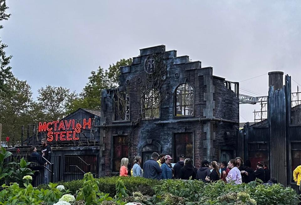 Halloween Haunt returns to Dorney Park with haunted mazes, scare zones and live entertainment. Confront your fears in their newest haunted maze, Ghost in the Machine, takes you on a heart-pounding journey through the abandoned McTavish Steel Factory. Other mazes and scare zones include Roadside Stop & Chop, Necropolis, Carnevil and Midway Misfits.