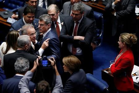 Brazil's Senate President Renan Calheiros (3rd L) gestures to Senator Gleisi Hoffmann during the final session of debate and voting on suspended President Dilma Rousseff's impeachment trial in Brasilia, Brazil August 26, 2016. REUTERS/Ueslei Marcelino