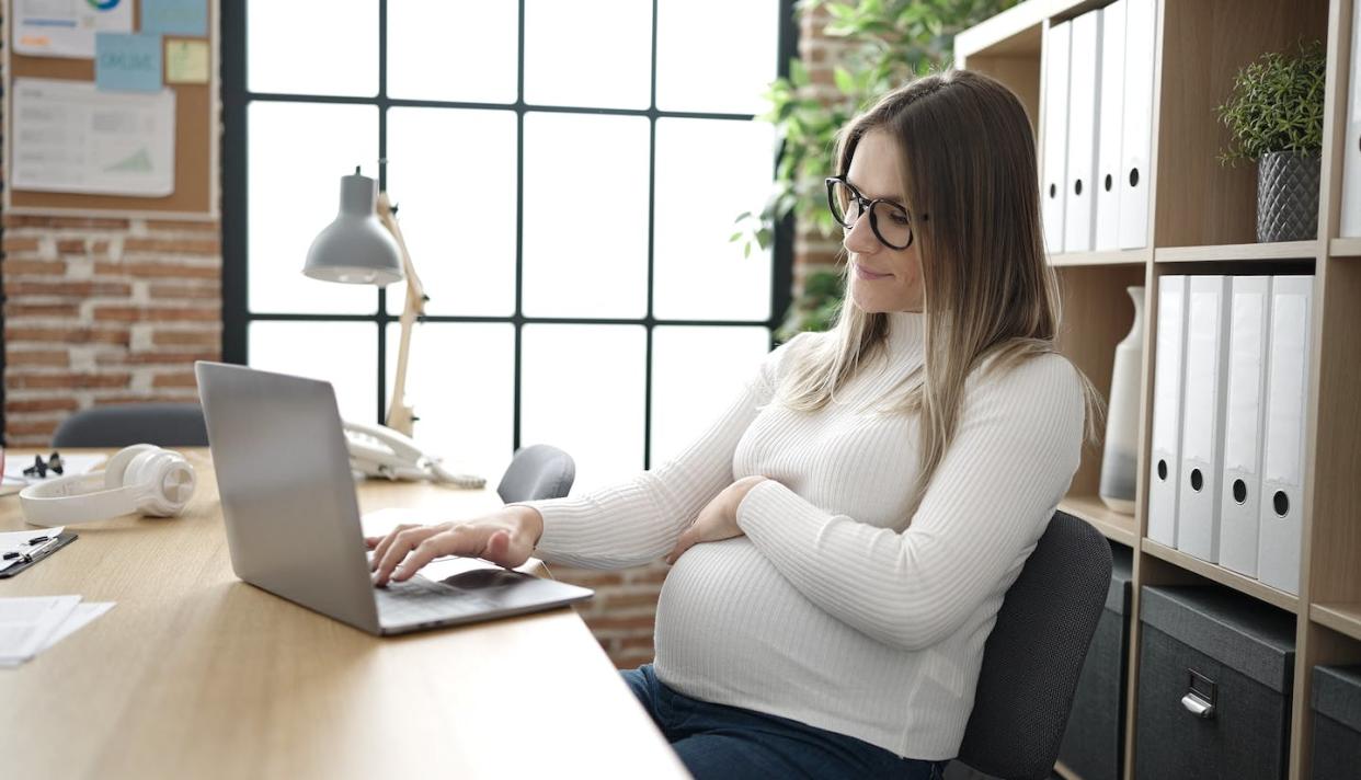 Derechos reproductivos de la mujer trabajadora: embarazo y maternidad. Foto:Krakenimages.com / Shutterstock