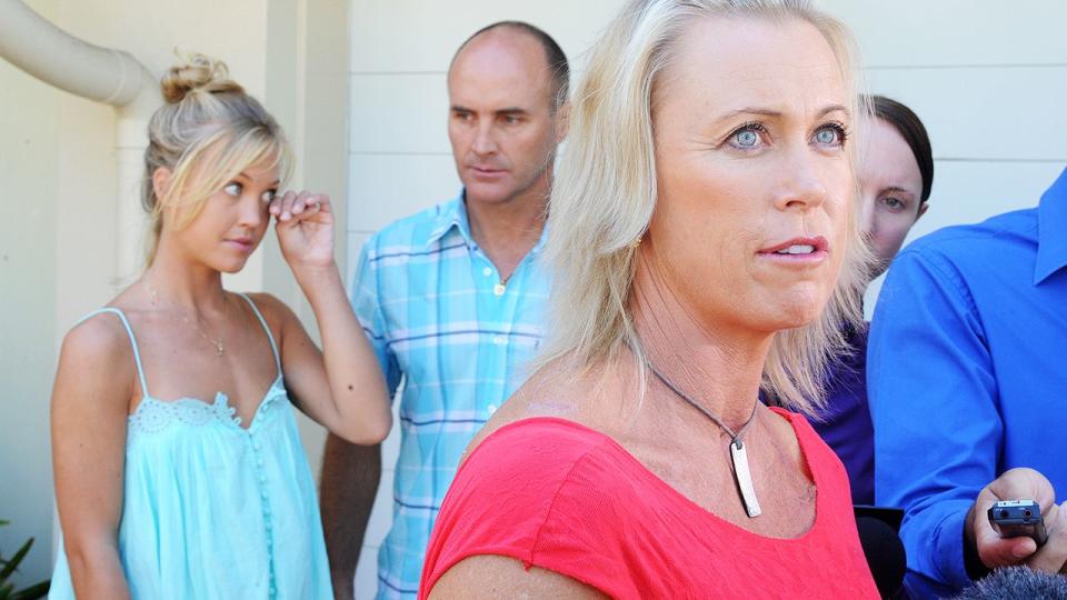 Jaimi Kenny is pictured next to her father Grant and behind mother Lisa Curry in 2008.