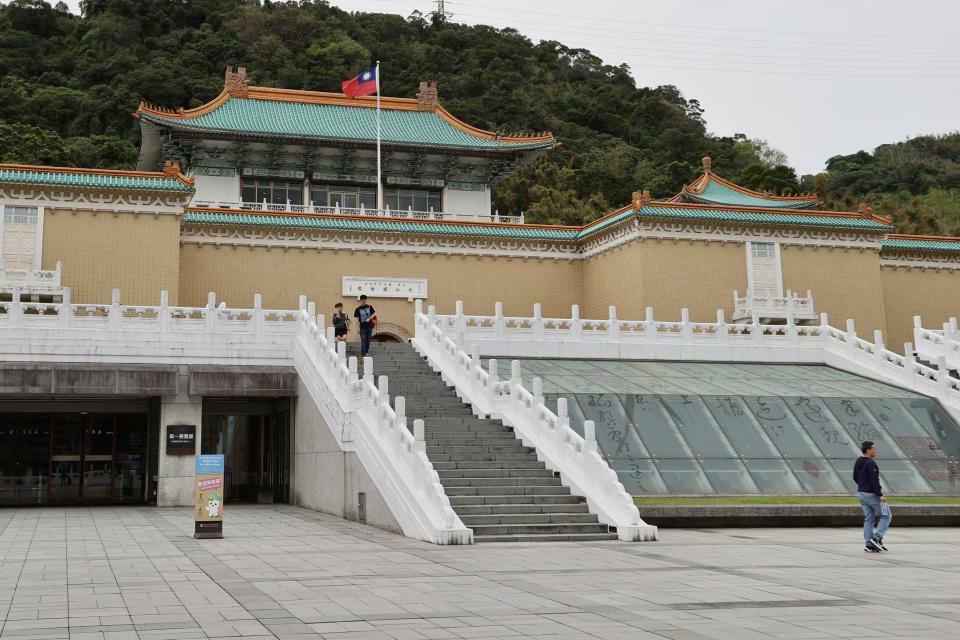 故宮今年三月捲土重來再次提出「修復及再利用計畫」，仍要在故宮正館前設置大型「玻璃亭」建築物，恐遮蔽故宮整體意象。