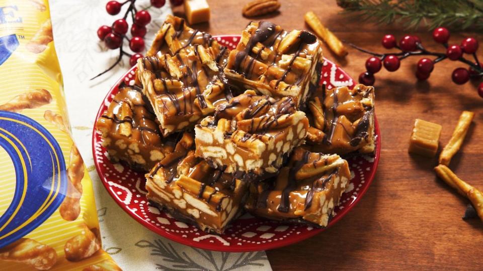 Caramel Pecan Pretzel Bars