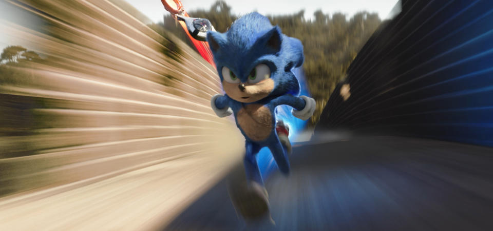 Sonic, con la voz de Ben Schwartz, en una escena de "Sonic the Hedgehog" en una imagen proporcionada por Paramount Pictures. Paramount Pictures pospuso el lunes el estreno de"Sonic the Hedgehog" en China el cual había sido programado para el viernes ante el brote de coronavirus que ha cerrado los cines en el segundo mercado más grande del mundo. (Paramount Pictures/Sega of America via AP)