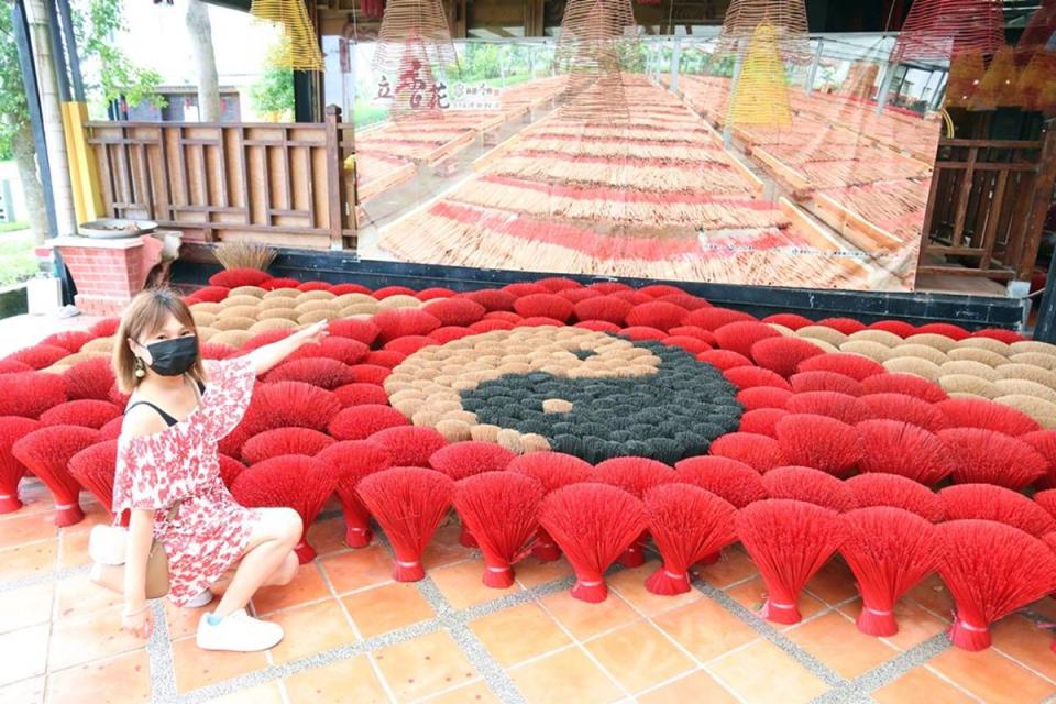  ▲「紅波波香腳八卦陣」讓人感覺像是被巨大粉撲包圍了一般，隨手一拍都很搶眼。（圖片來源：珍太妃旅遊親子生活）