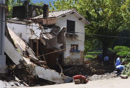 A ruined house is seen after floods affected the Cordoba province February 16, 2015. REUTERS/Dario Giana