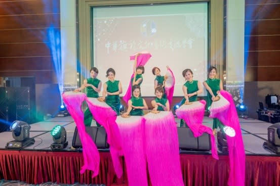 民族舞蹈團歲末成果演出。(中華旗袍文化藝術交流學會提供)