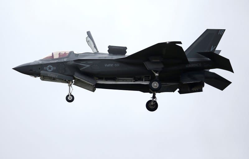 A U.S. Marine Corps Lockheed Martin F-35B fighter jet hovers over the runway at the Farnborough International Airshow in Farnborough, Britain July 15, 2016.  REUTERS/Peter Nicholls