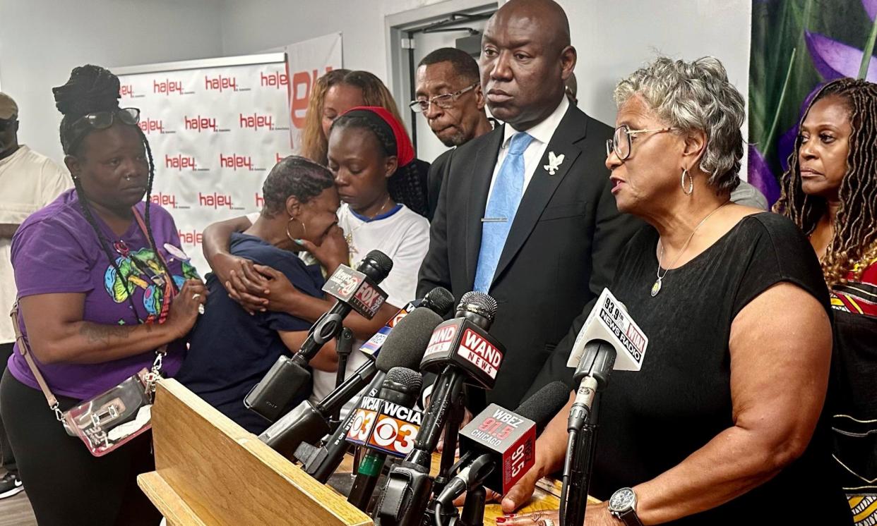 <span>Doris Turner of the Illinois legislature speaks to reporters on Monday with attorney Ben Crump and members of Sonya Massey’s family.</span><span>Photograph: John O’Connor/AP</span>