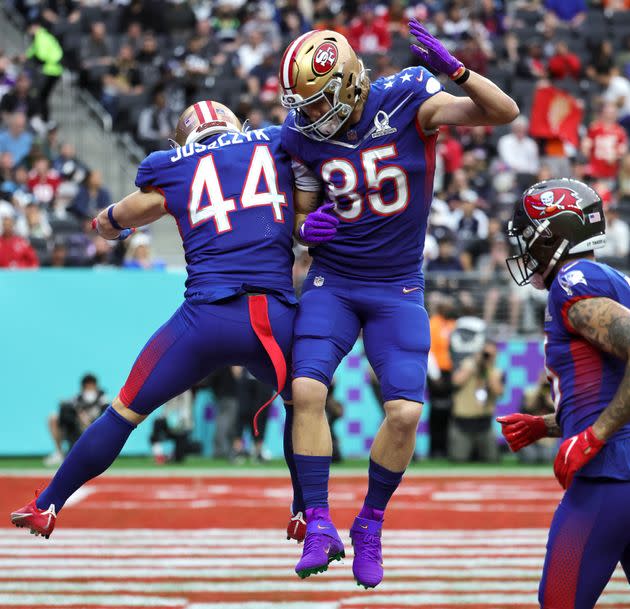 Kyle Juszczyk #44 of the San Francisco 49ers celebrates a touchdown with NFC and 49ers teammate George Kittle #85 in the 2022 NFL Pro Bowl. (Photo: Ethan Miller via Getty Images)