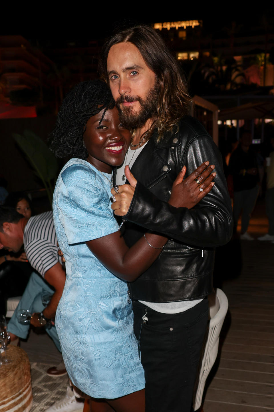 Lupita Nyong'o y Jared Leto en Cannes en junio de 2022. (Photo by David M. Benett/Dave Benett/Getty Images for Spotify)