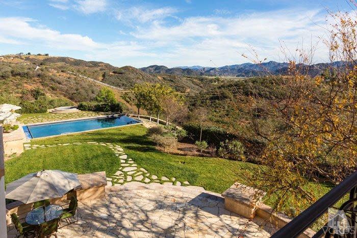 Britney Spears, the New ‘Queen of Vegas,’ Buys $7.4 Million L.A. Mountain Retreat