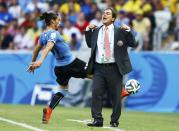 Costa Rica's coach Jorge Luis Pinto (R) gestures next to Uruguay's Martin Caceres during their 2014 World Cup Group D soccer match at the Castelao stadium in Fortaleza June 14, 2014. (Dominic Ebenbichler/Reuters)