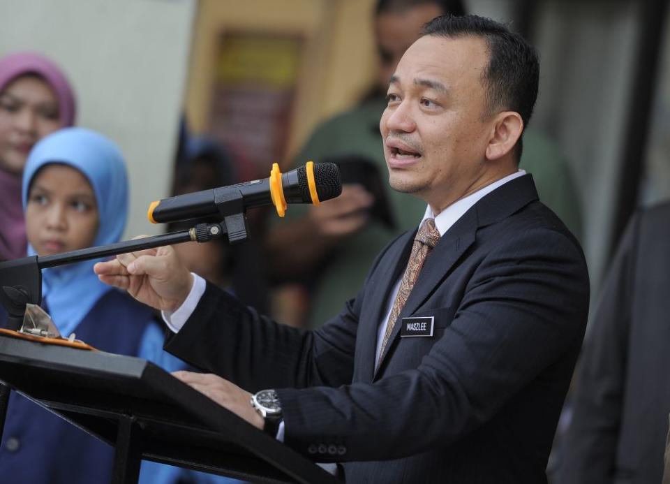 Education Minister Maszlee Malik visits Sekolah Kebangsaan Putrajaya Presint 14 (1) in conjunction with the first day of school for 2019 session January 2, 2019. — Picture by Shafwan Zaidon