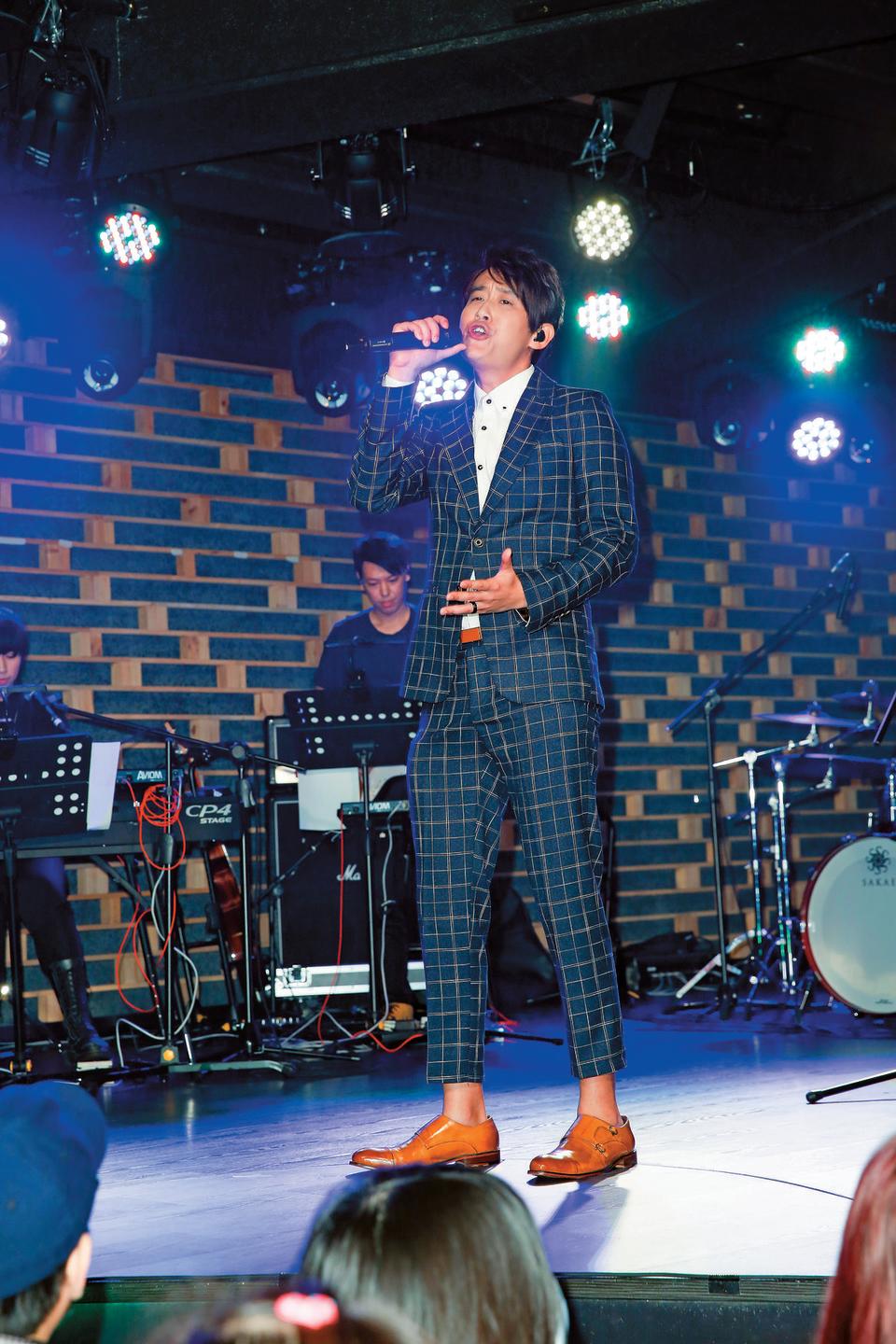 陳乃榮上週開演唱會，對賴琳恩唱情歌示愛。