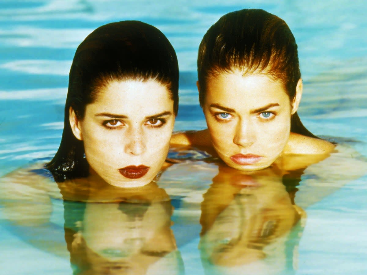‘It looks like they’re being exploited but they’re doing the exploiting’: Neve Campbell and Denise Richards in ‘Wild Things’  (Moviestore/Shutterstock)