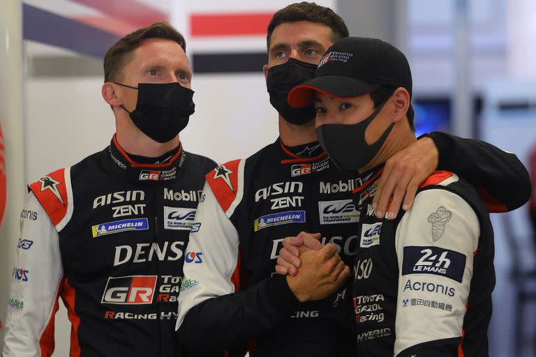 La hermandad con Mike Conway y Kamui Kobayashi, uno de los argumentos para la victoria en las 24 Horas de Le Mans; "tanto se comparte y se confía en el otro que somos tres pero a la vez somos uno", comenta López.